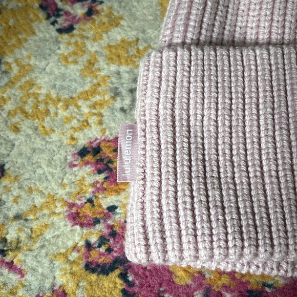 lululemon pale pink knit beanie - Picture 3 of 4